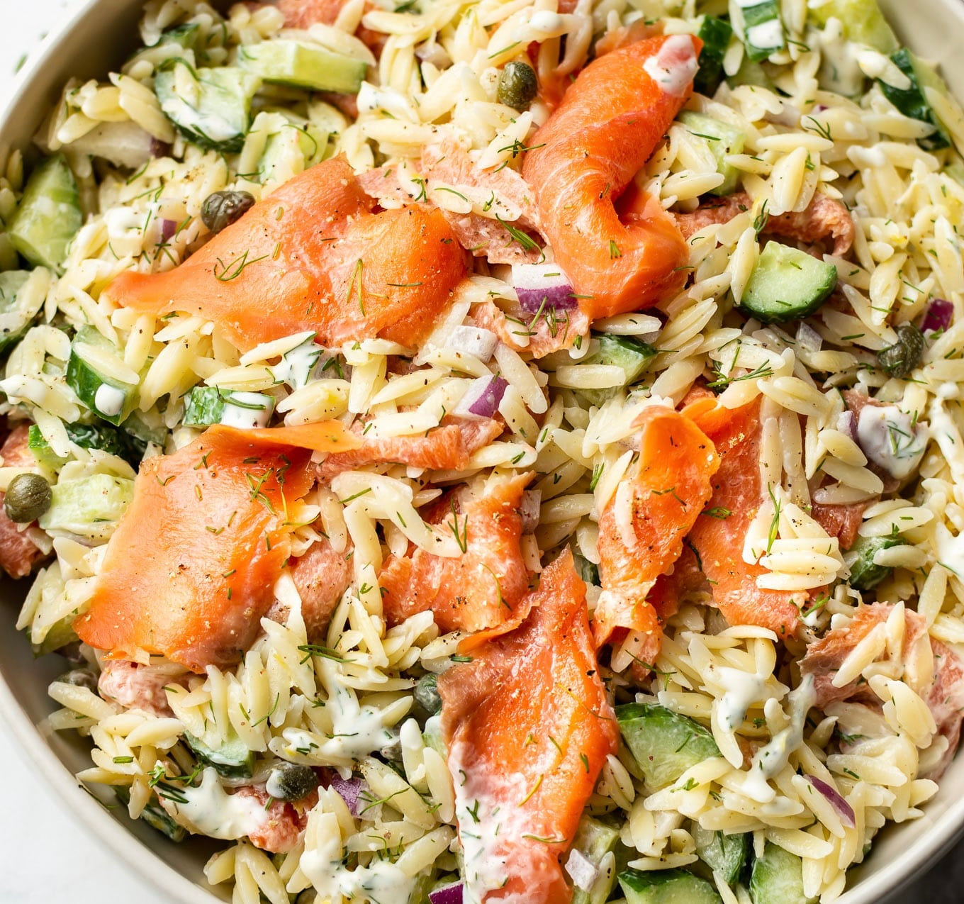 Salade gourmande d’orzo au saumon fumé aneth