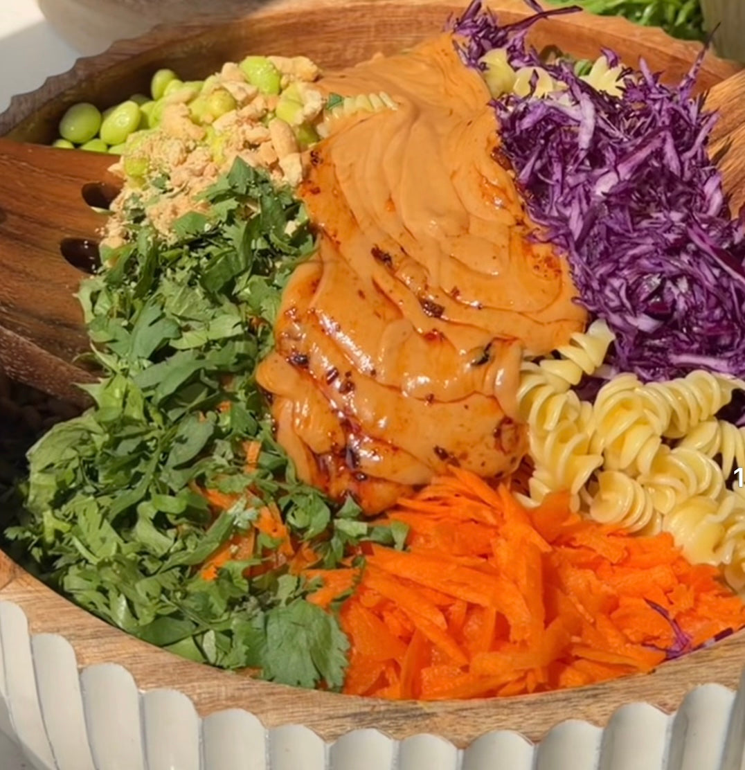 Salade asiatique aux légumes, edamames & vermicelles vinaigrette aux arachides lait de coco, huile de chili & sésame