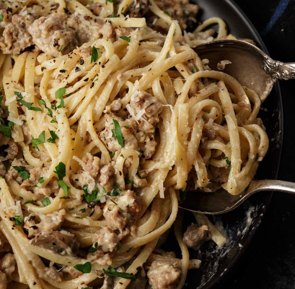 Fettuccini chair de saucisses épinards sauce beurre & ail