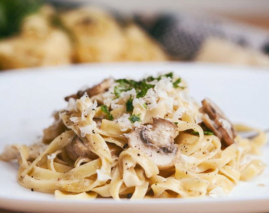 Linguini sauce crémeuse champignons, (option sans) fond de veau, vin & parmesan (Miammy)